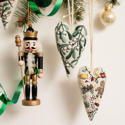 Mistletoe Kiss Christmas Heart Ornament Embroidery Pattern PDF