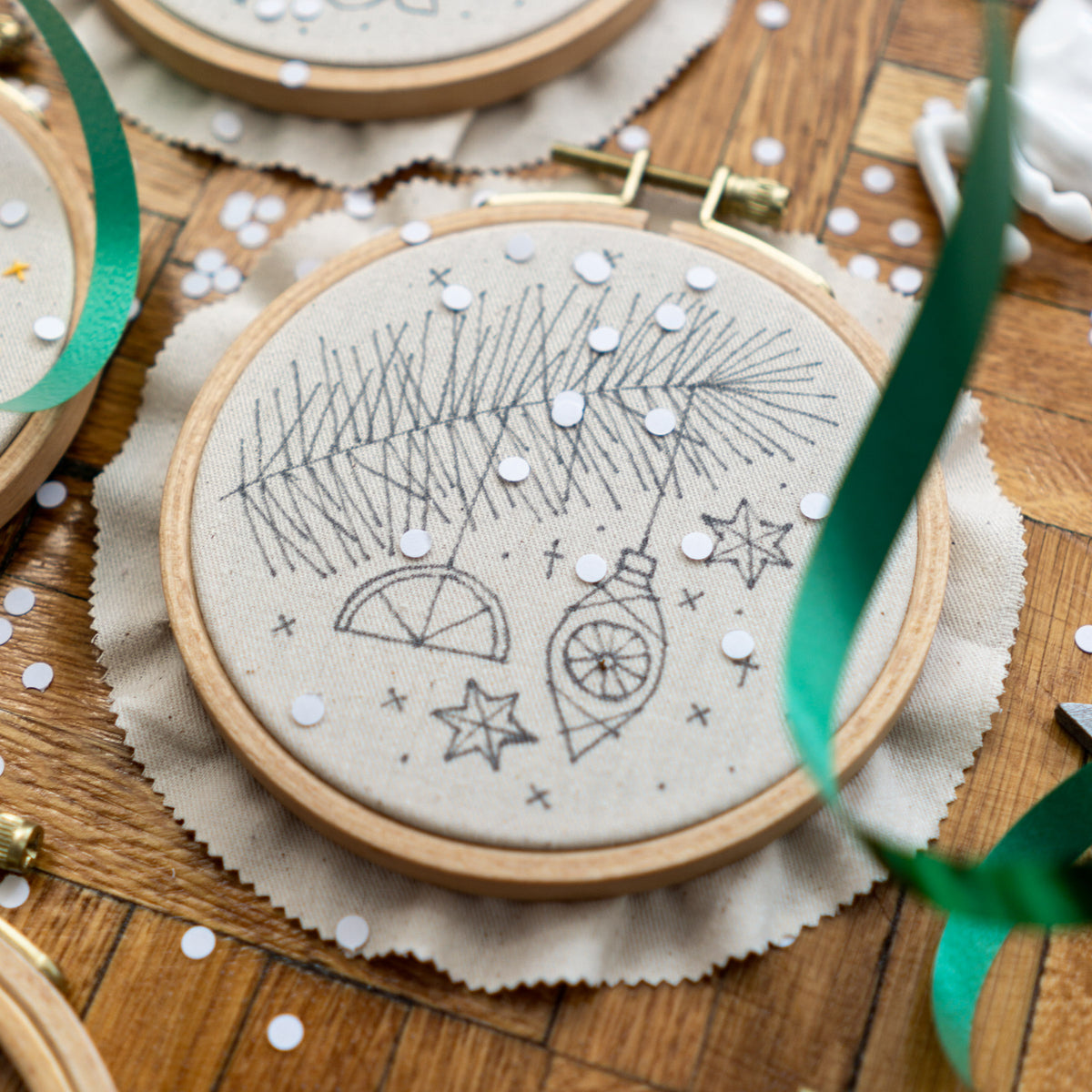Vintage Christmas Embroidery Pattern PDF – Mini Hoop Ornament